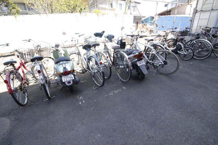物件外観写真4　(駐輪場)