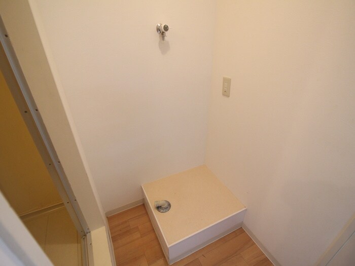 物件内観写真14　(洗濯機置場)