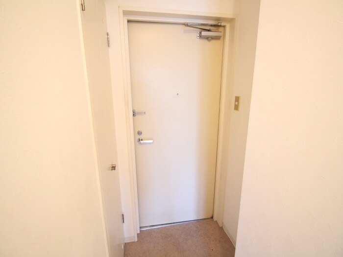 物件内観写真16　(玄関)