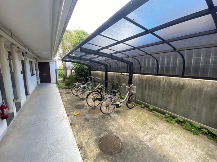 物件外観写真4　(駐輪場)