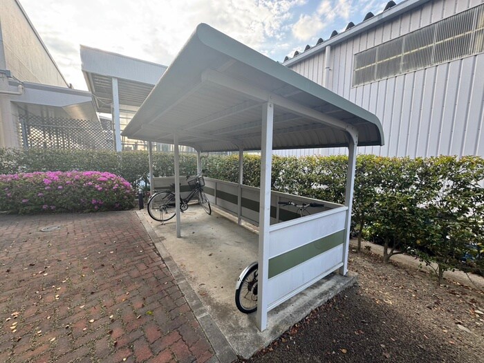 物件外観写真3　(駐輪場)