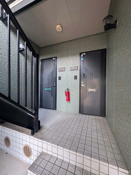 物件外観写真4　(エントランス部分)