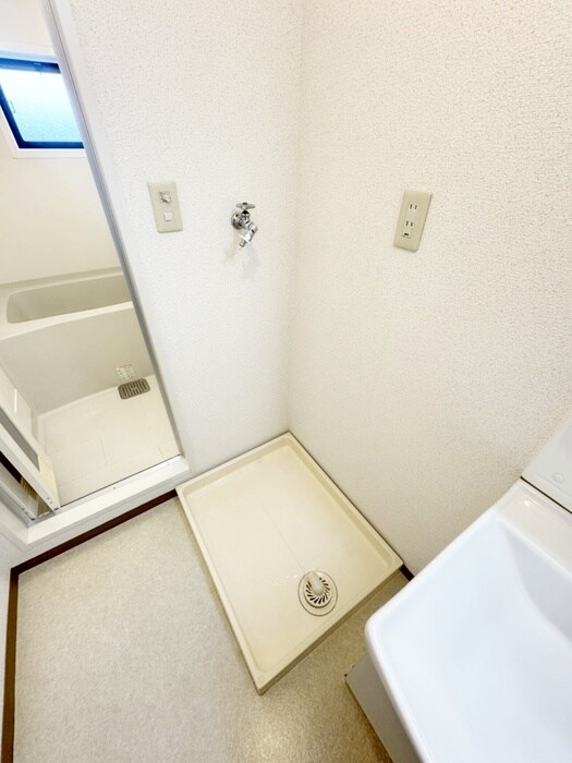 物件内観写真12　(洗濯機置場)