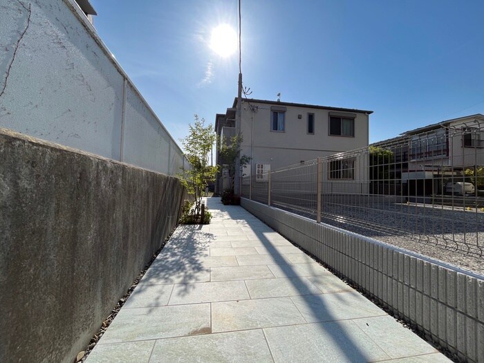 物件外観写真3　(エントランス部分)