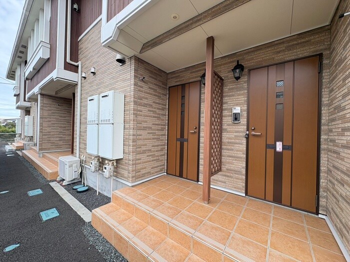 物件外観写真2　(エントランス部分)