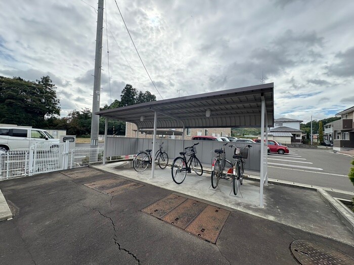 物件外観写真4　(駐輪場)