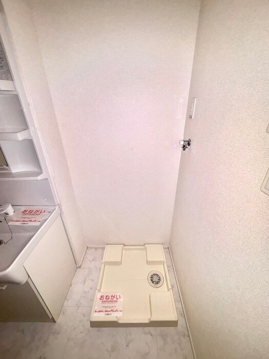 物件内観写真16　(洗濯機置場)