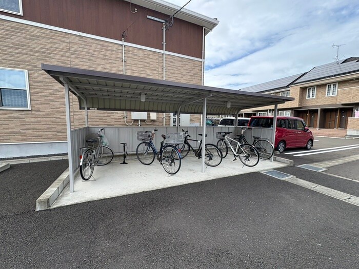 物件外観写真5　(駐輪場)