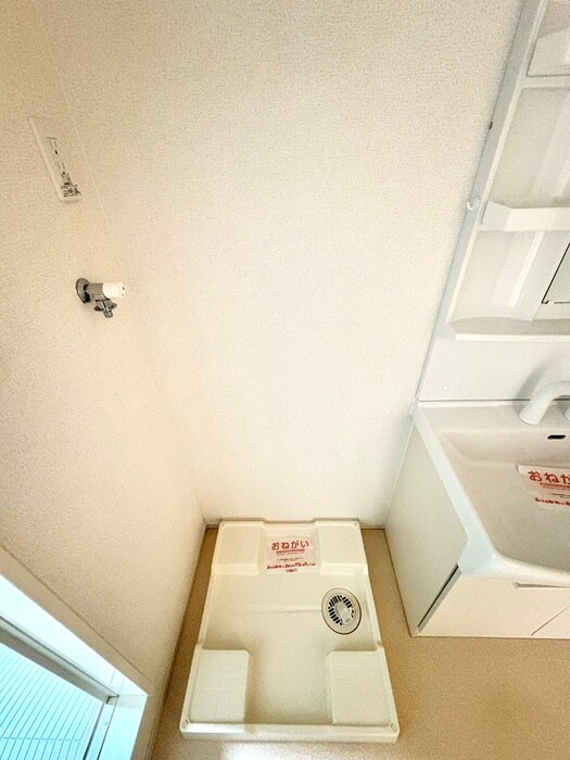 物件内観写真16　(洗濯機置場)