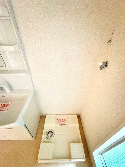 物件内観写真16　(洗濯機置場)