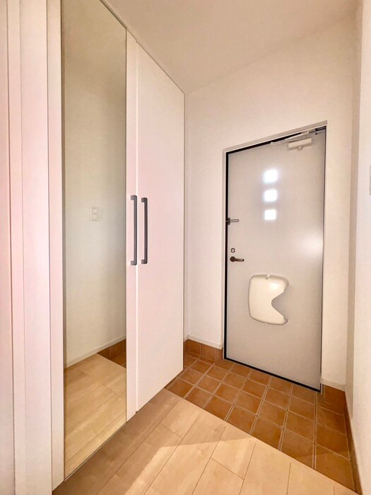 物件内観写真18　(玄関)