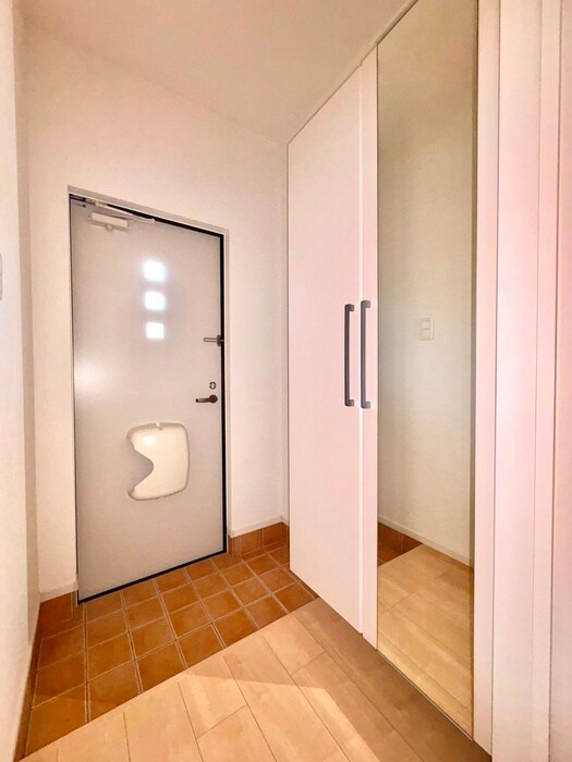 物件内観写真18　(玄関)