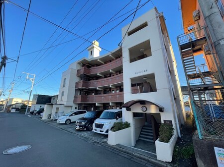サンライフ松岡外観写真