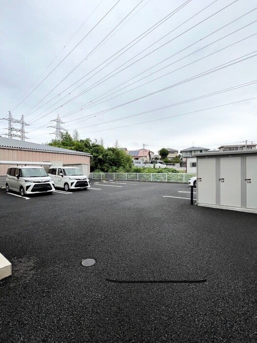 物件外観写真4　(駐車場)