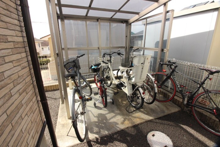 物件外観写真4　(駐輪場)