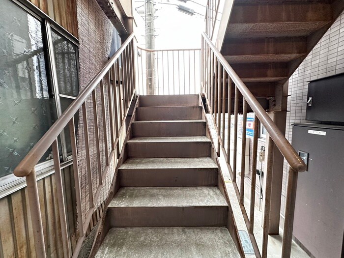 物件外観写真6　(エントランス部分)