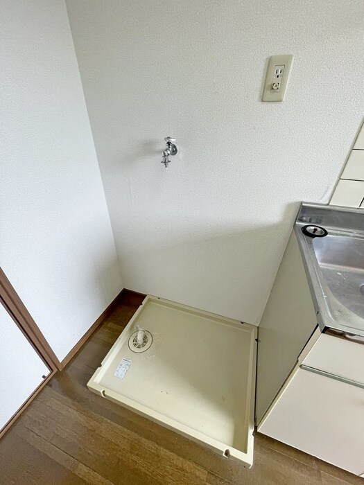 物件内観写真11　(洗濯機置場)