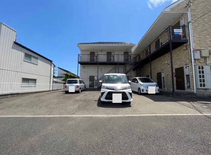 物件外観写真2　(駐車場)