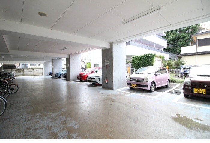 物件外観写真4　(駐車場)