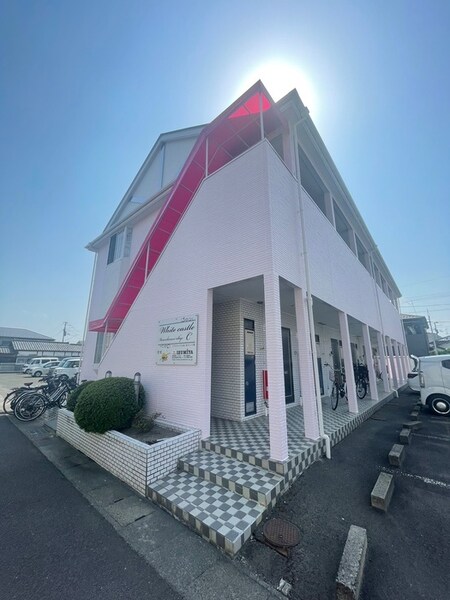 ﾎﾜｲﾄｷｬｯｽﾙ南小泉ビレジC棟外観写真