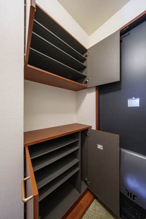 物件内観写真15　(靴箱)