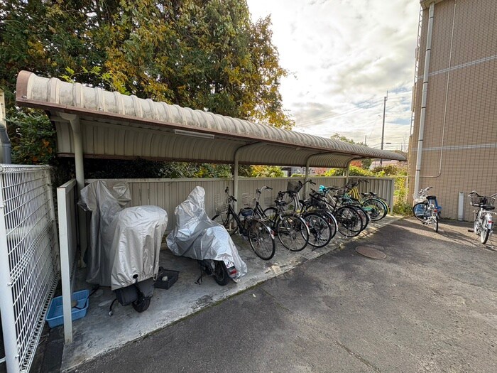 物件外観写真5　(駐輪場)