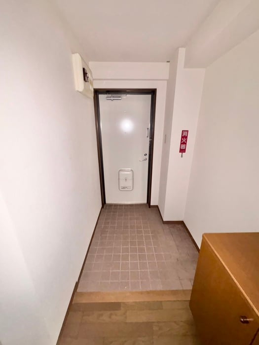 物件内観写真12　(玄関)