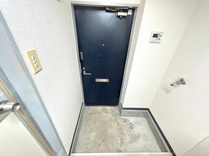 物件内観写真13　(玄関)