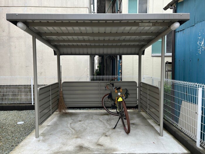 物件外観写真2　(駐輪場)