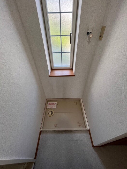 物件内観写真10　(洗濯機置場)