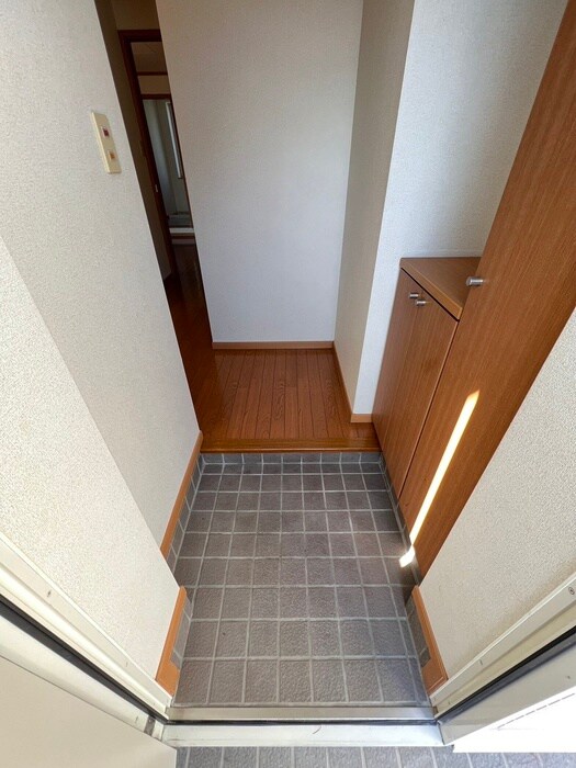 物件内観写真11　(玄関)