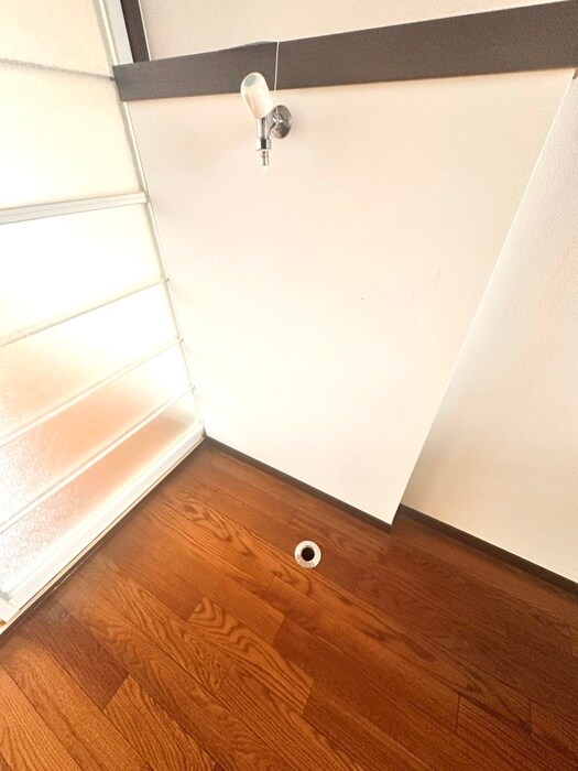 物件内観写真16　(洗濯機置場)