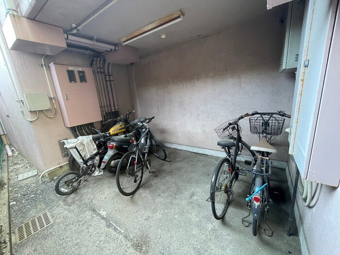 物件外観写真3　(駐輪場)