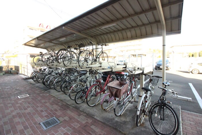 物件外観写真3　(駐輪場)