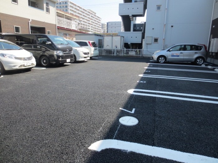 物件外観写真4　(駐車場)