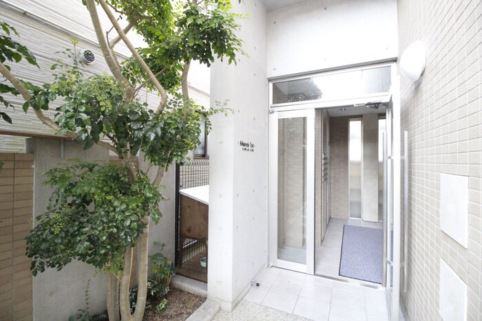 物件外観写真3　(エントランス部分)