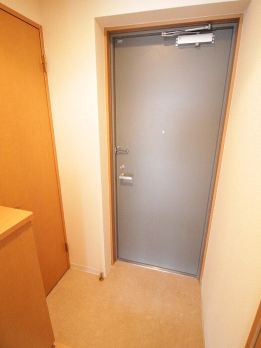 物件内観写真12　(玄関)