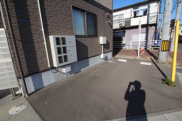 物件外観写真4　(駐車場)