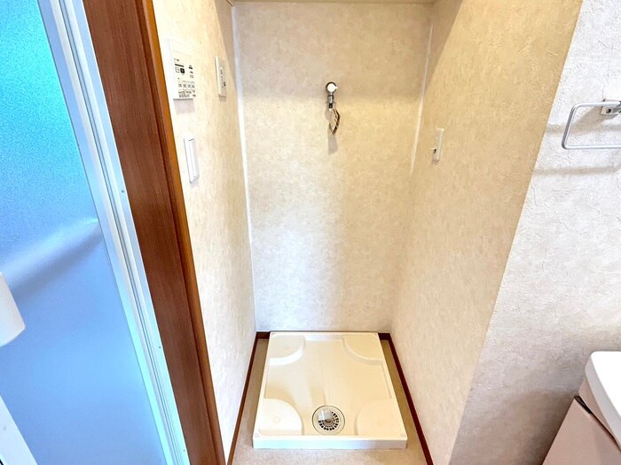 物件内観写真14　(洗濯機置場)