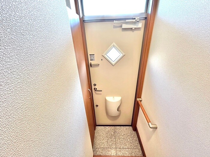 物件内観写真16　(玄関)