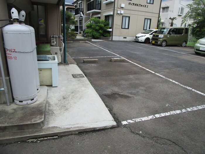 物件外観写真2　(駐車場)