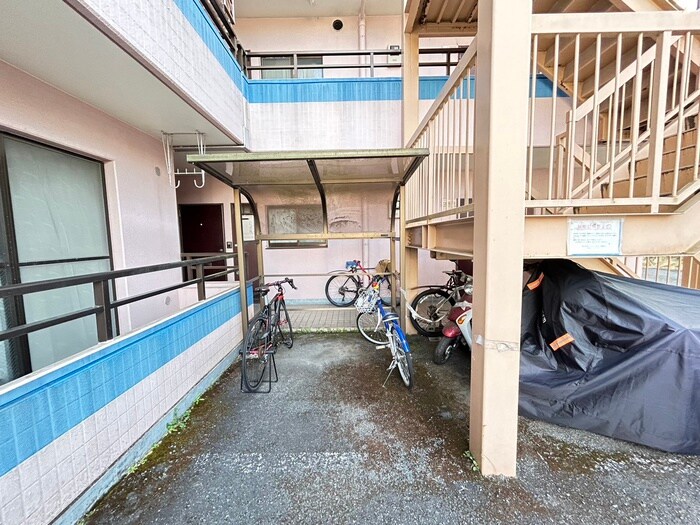 物件外観写真5　(駐輪場)