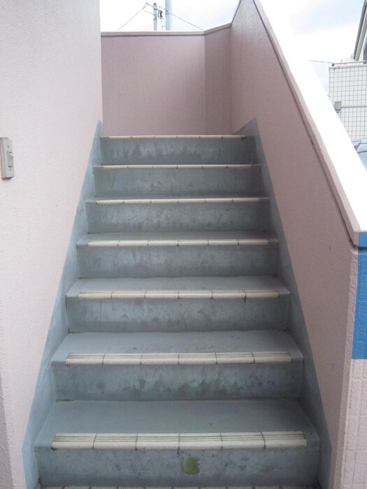 物件外観写真6　(エントランス部分)