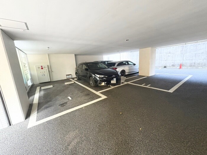 物件外観写真6　(駐車場)