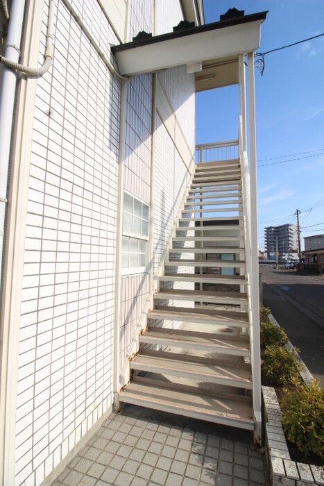 物件外観写真2　(エントランス部分)