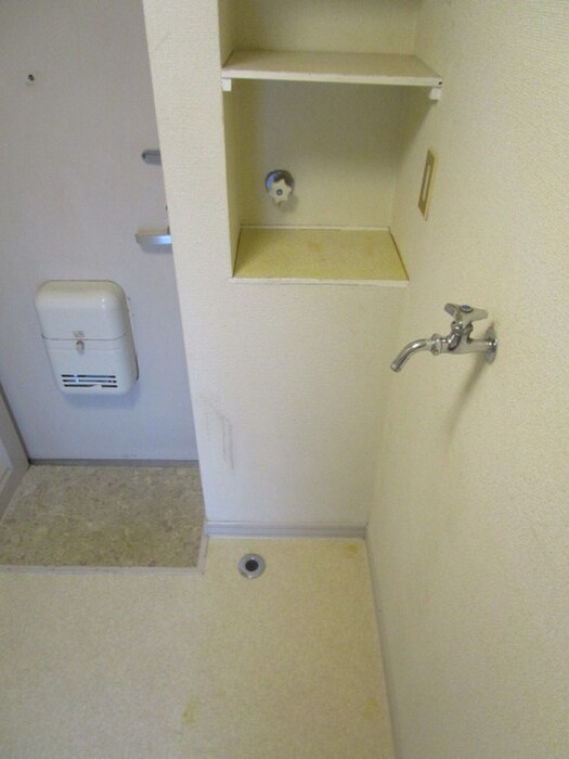 物件内観写真12　(洗濯機置場)