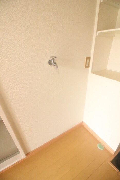 物件内観写真16　(洗濯機置場)