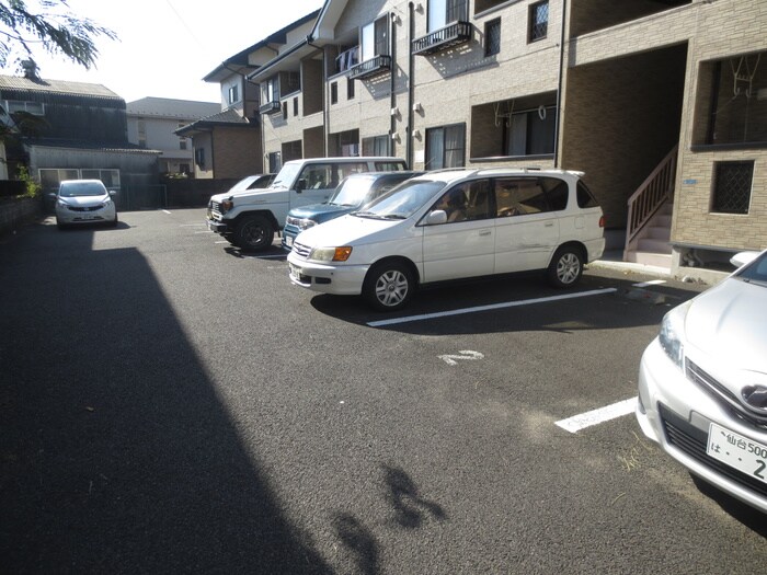 物件外観写真3　(駐車場)