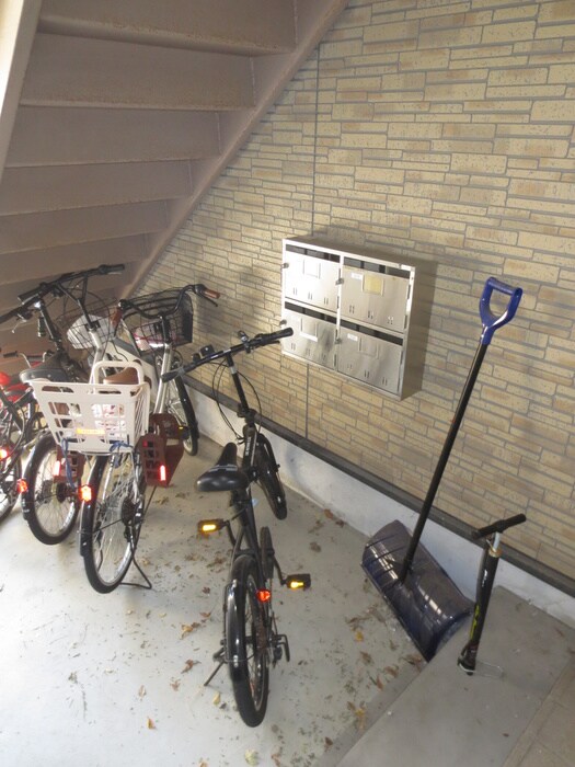 物件外観写真4　(駐輪場)