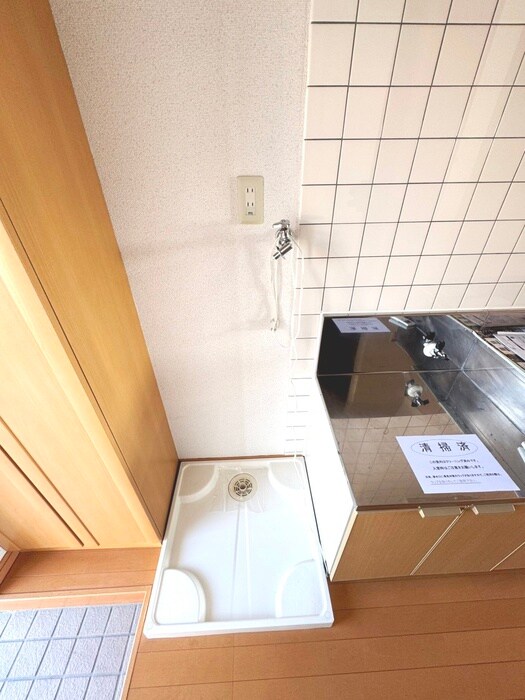 物件内観写真14　(洗濯機置場)